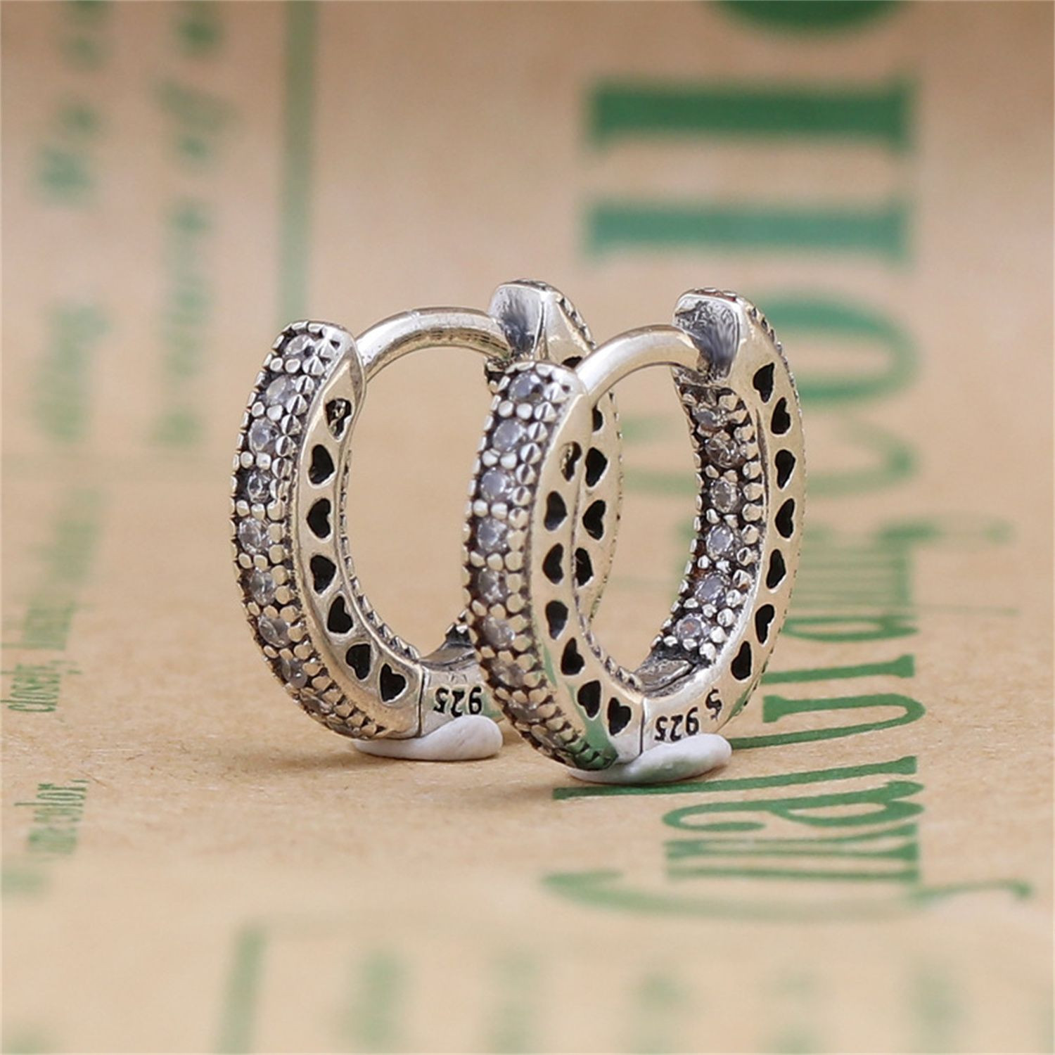 Wholesale new high-end fashion womens silver stud earrings